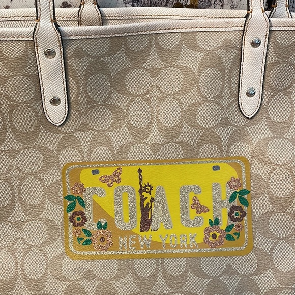 COACH SIGNATURE REVERSIBLE ROAD TRIP NEW YORK CITY TOTE - Picture 4 of 10